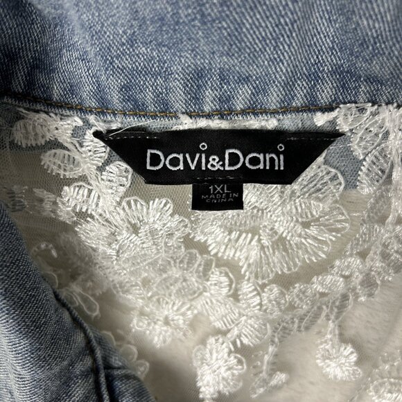 Davi & Dani Embroidery Lace Distressed Womens Denim Jacket Size 1X - Picture 2 of 8